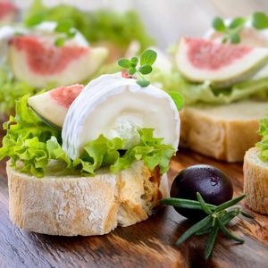hors-doeuvres-and-appetizers-with-bread-2