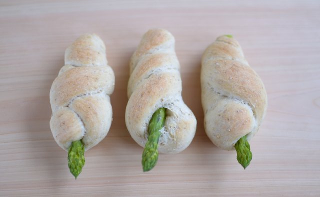 24japanese-season-sesame-and-asparagus-bread-5