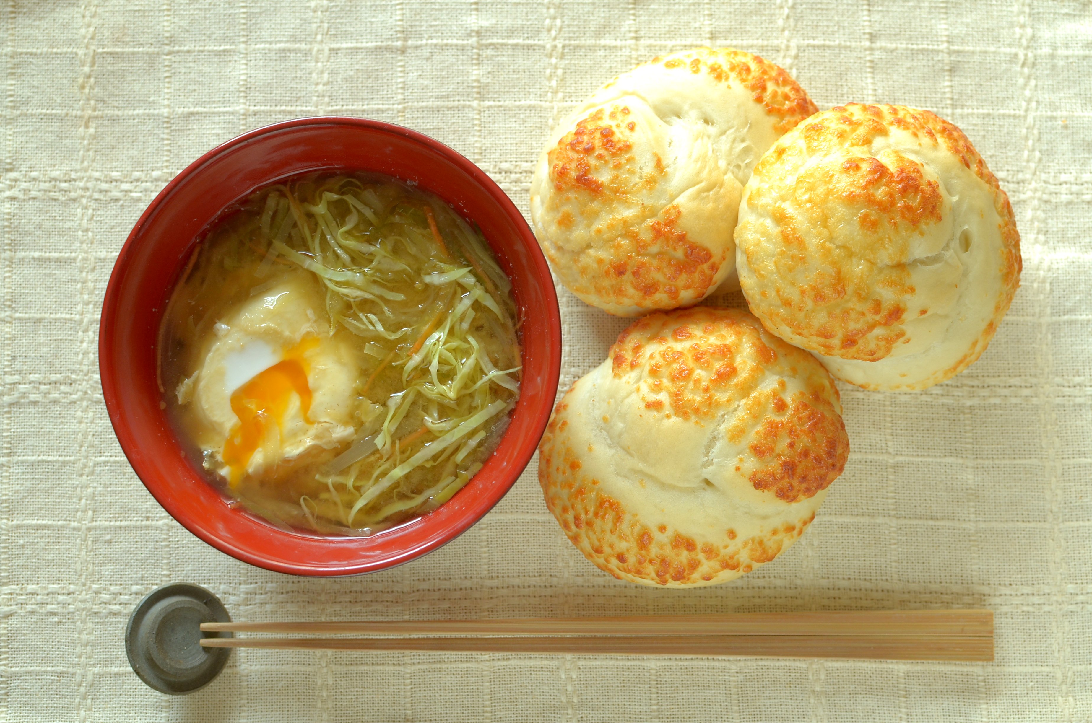 一汁一ぱんのすすめ 卵とキャベツの味噌汁 じゃぱん 日本のパンを たべる と つくる で応援するサイト