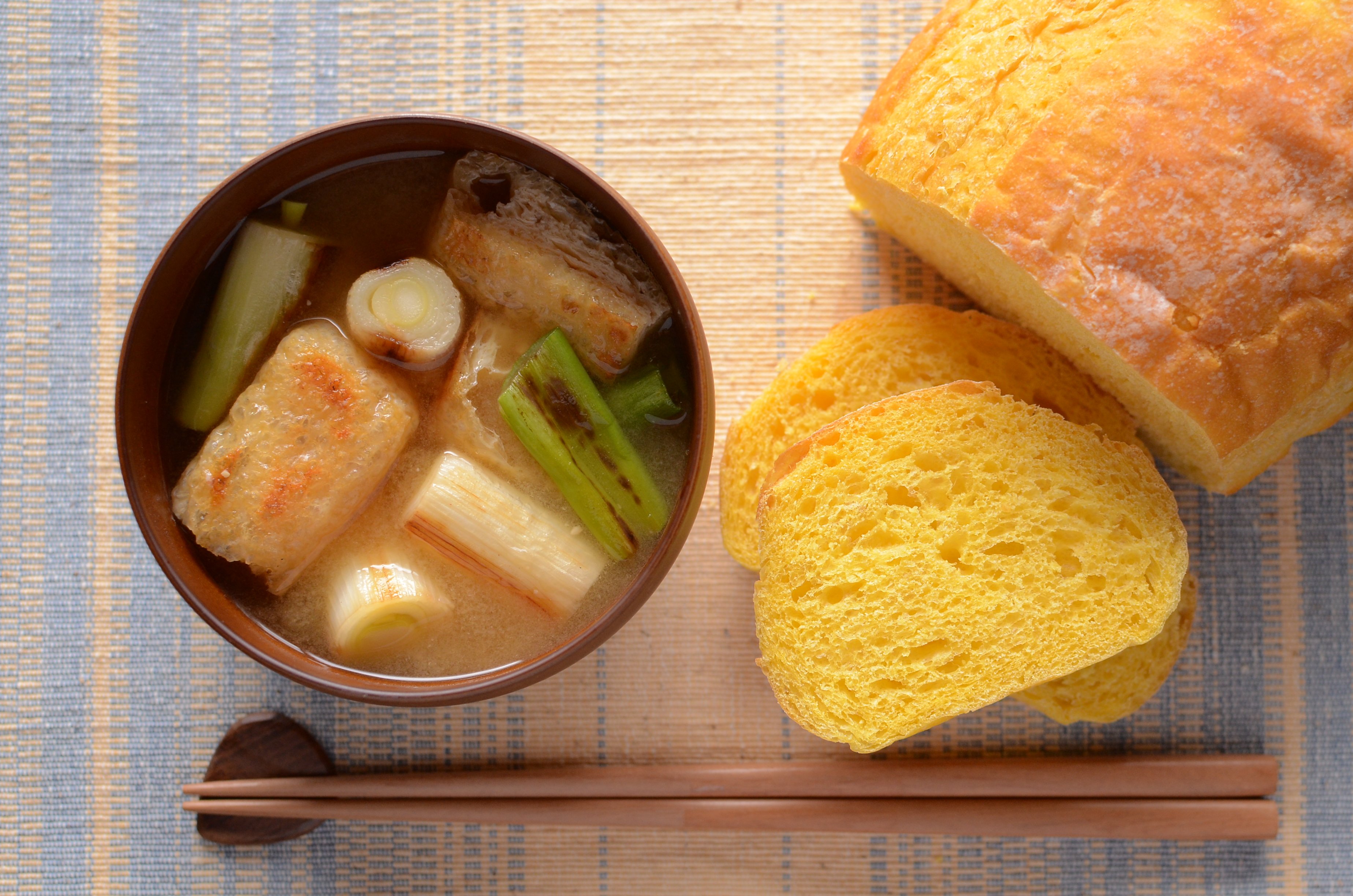一汁一ぱんのすすめ 焼きネギの味噌汁 じゃぱん 日本のパンを たべる と つくる で応援するサイト
