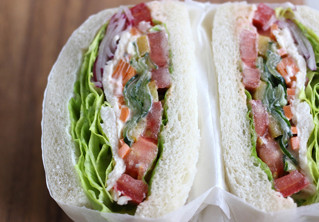 山の日に、話題の「萌え断サンドイッチ」でピクニックを楽しみませんか？