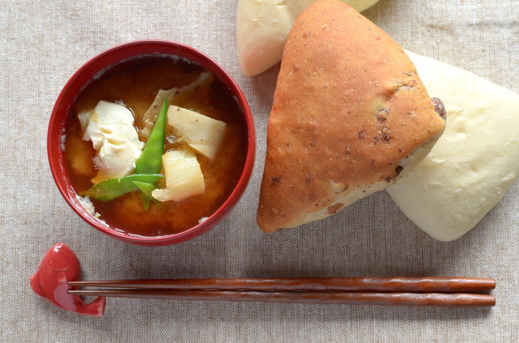 【一汁一ぱんのすすめ】長芋とクリームチーズの味噌汁