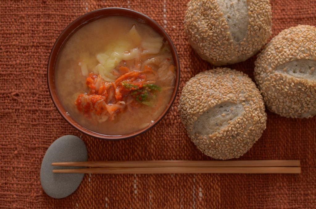 【一汁一ぱんのすすめ】キムチチーズ味噌汁