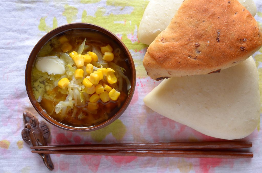 【一汁一ぱんのすすめ】春キャベツとコーンの味噌汁